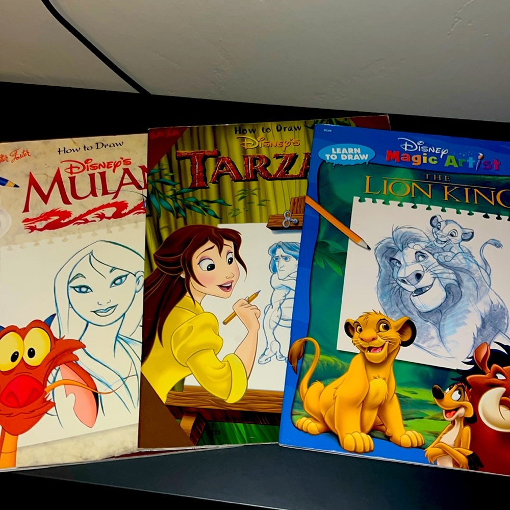 Pre-used Disney Magic Artist learn how to draw books.